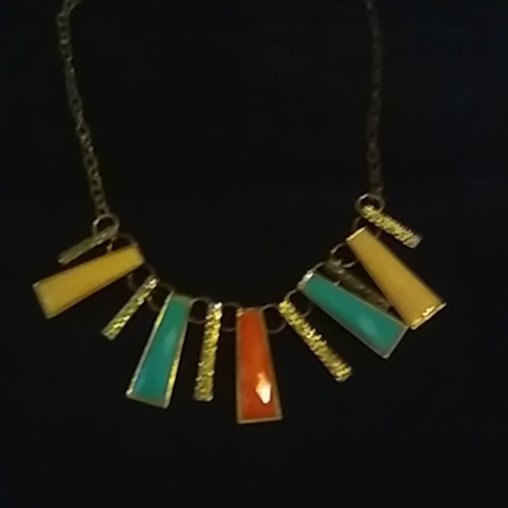 Vintage Necklace. Beautiful colors. Nickel free jewelry. Very elegant.